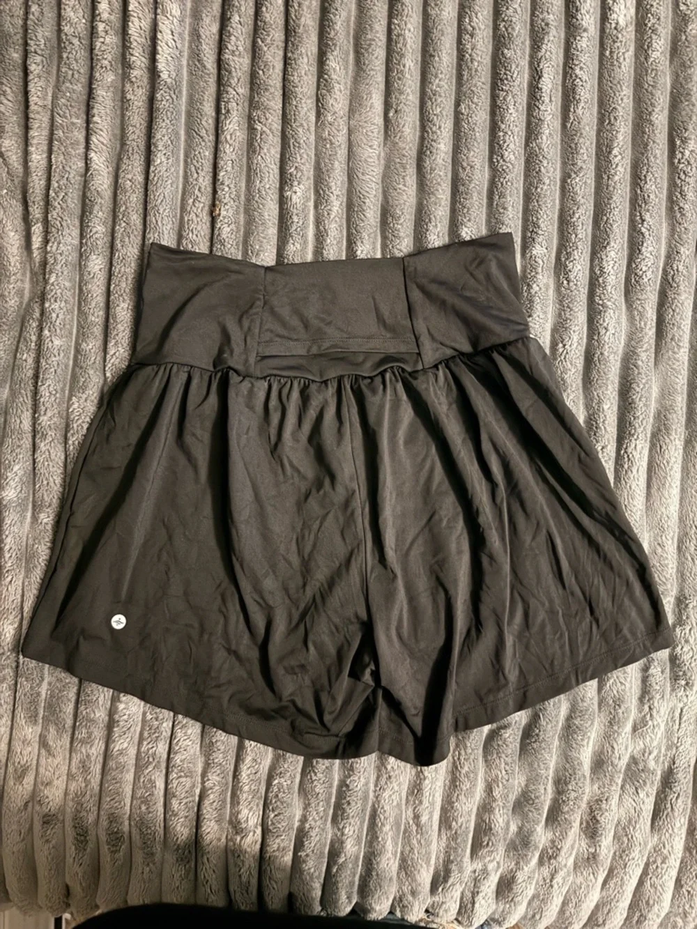 High-Waist Black 2-in-1 yoga shorts - Picture 4 of 6